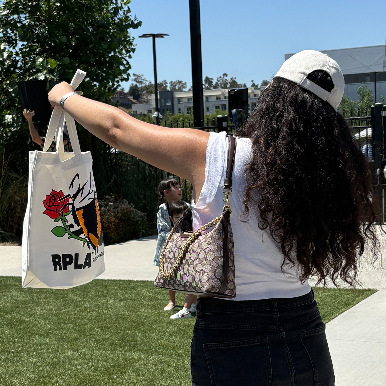 rosie prints la tote bag lifestyle